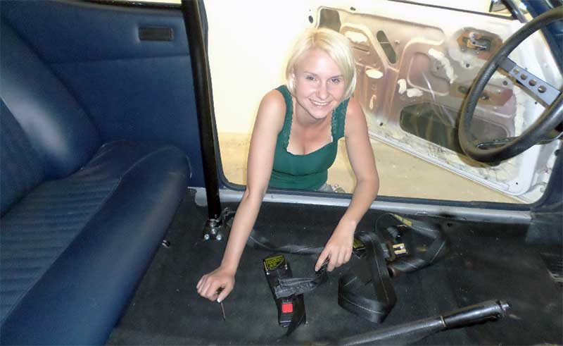 Demontage des Innenraums zu Beginn der Restaurationsarbeiten. Demontage des Innenraums zu Beginn der Restaurationsarbeiten.